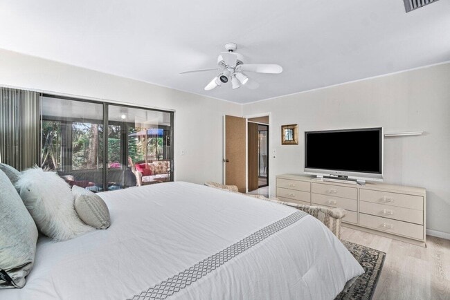 Building Photo - 5944 Forest Grove Dr