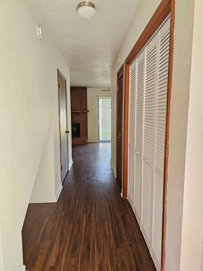 Building Photo - 196 Locke St