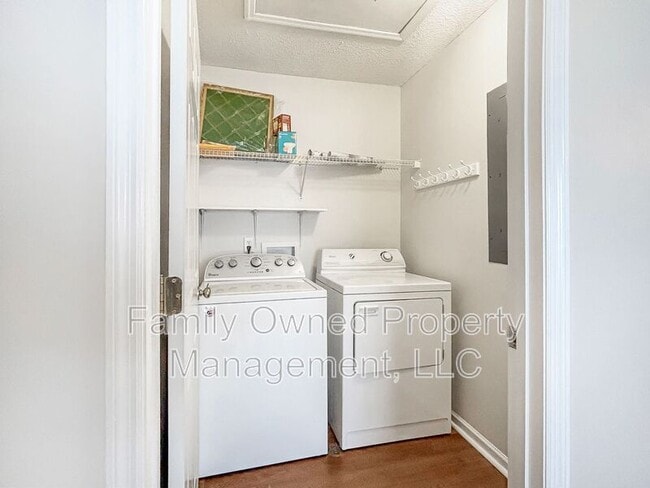 Building Photo - 112 Stewart Pl