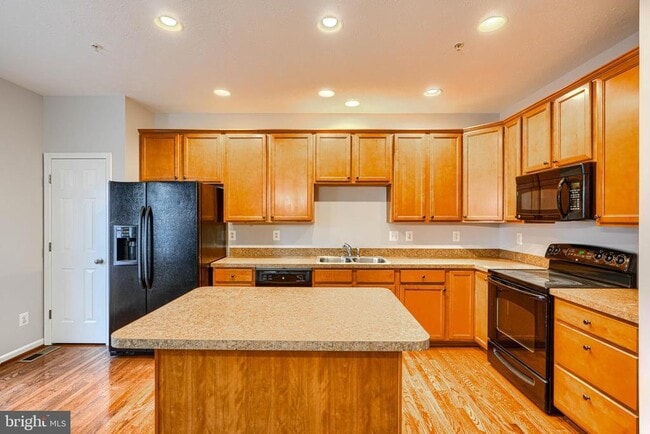 Building Photo - 736 Wineberry Way
