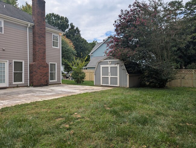 Building Photo - Beautiful home located on a cul-de-sac  in...