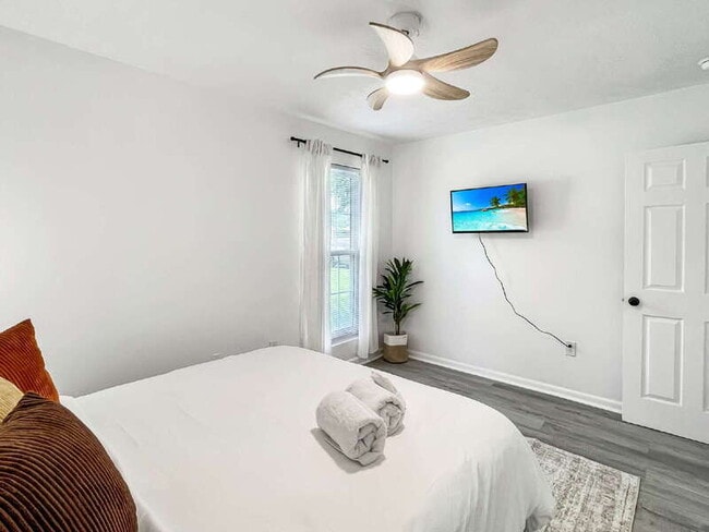 Building Photo - 1224 Crawford Way