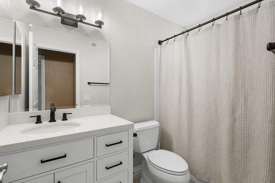 Building Photo - 5059 Via Calderon