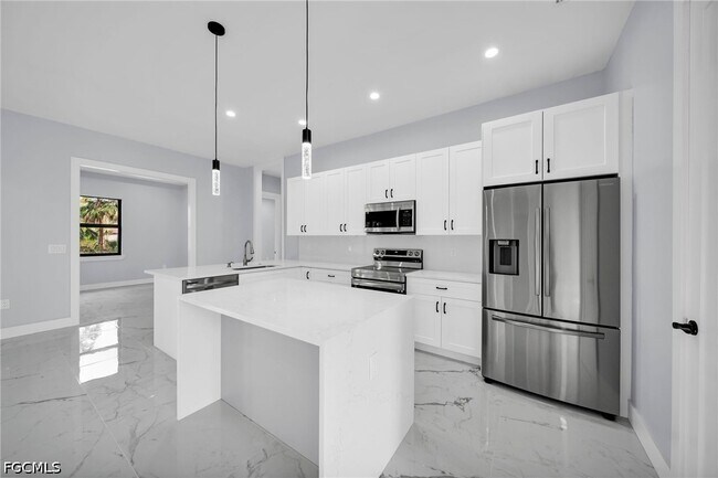 Building Photo - 3018 19th St W