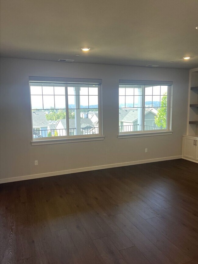 Building Photo - Beautiful Beaverton 4 Bedroom Home with Open Floor Plan, Deck & Upstairs Bonus Room