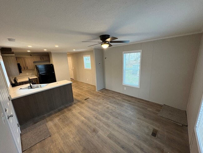 Building Photo - 8907 Beechwood Dr