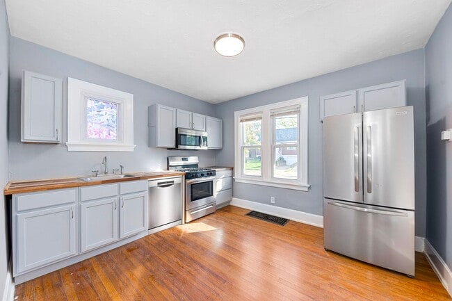 Building Photo - BRIDGETOWN - Charming 3 Bed 2 Bath w 1 Car...