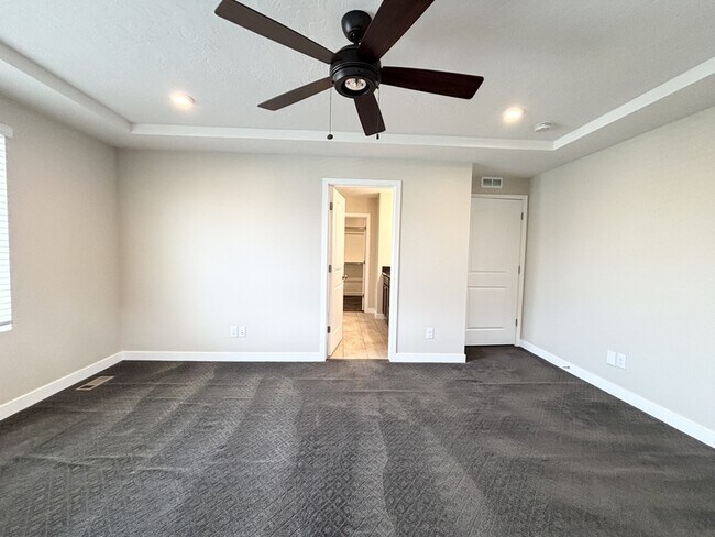 Building Photo - 2676 N Heston Park