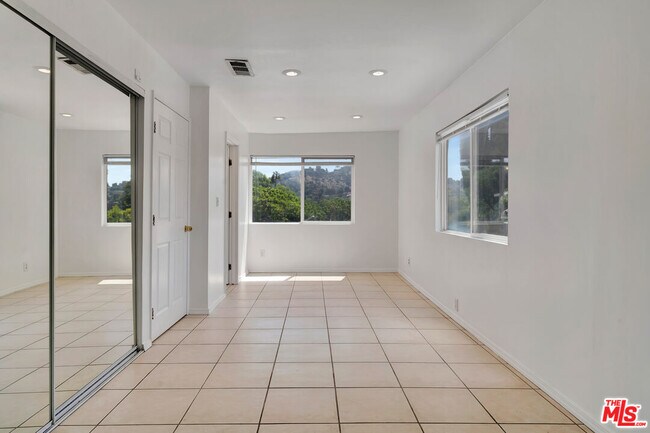 Building Photo - 3379 Canton Ln