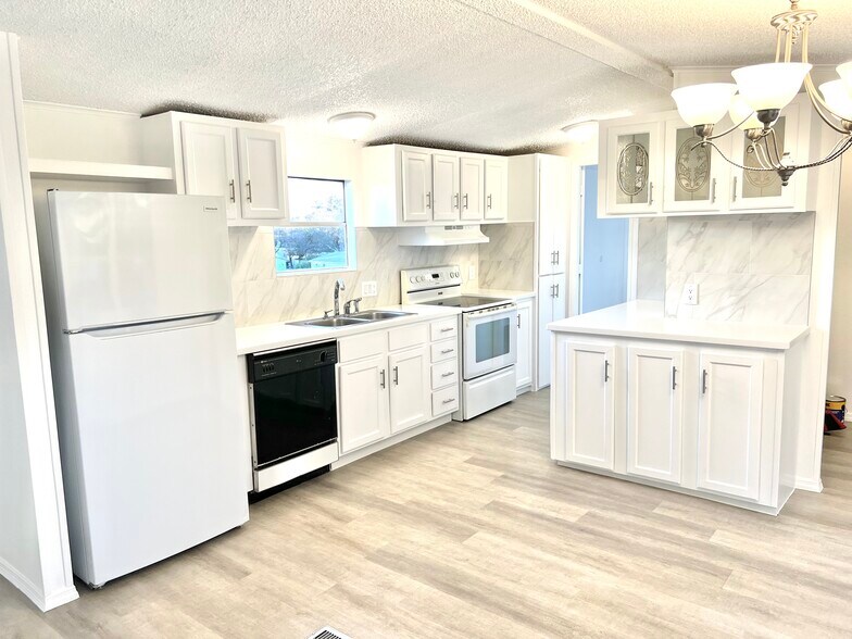 Primary Photo - 14051 SE 63rd Ter