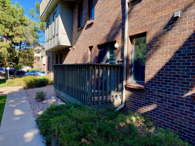 Building Photo - MOVE IN SPECIAL: Move in before November 3...