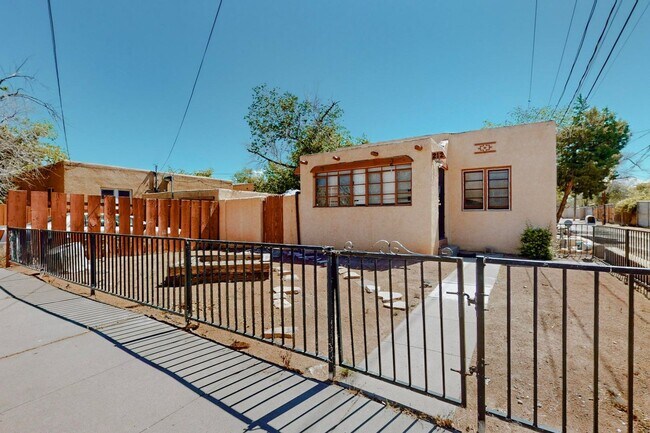 Building Photo - 212 Mesa St SE