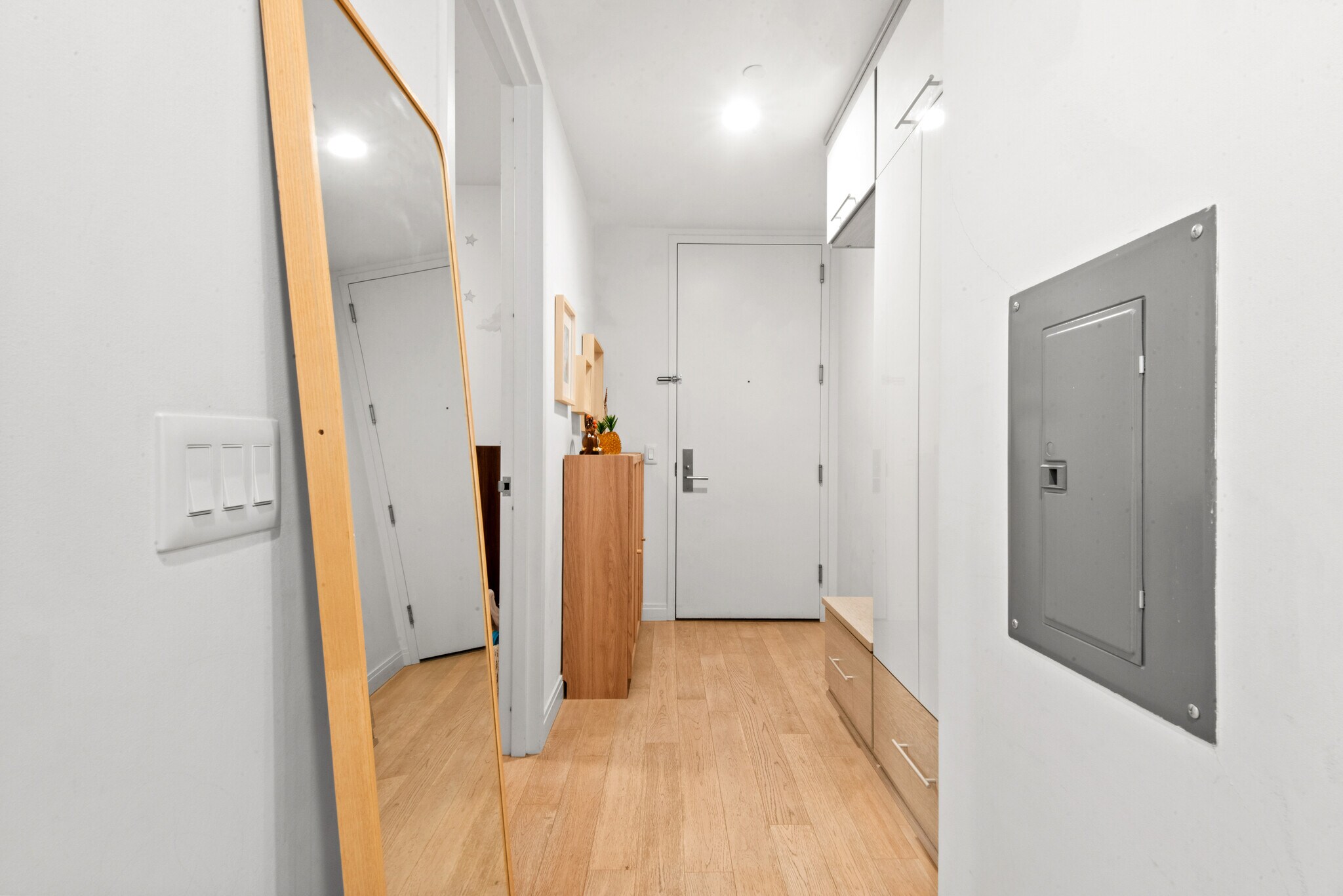 Building Photo - 160 1st St