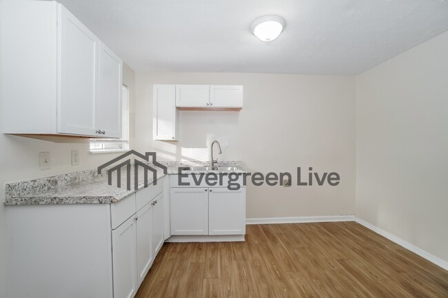 Building Photo - 1810 Pickering Dr