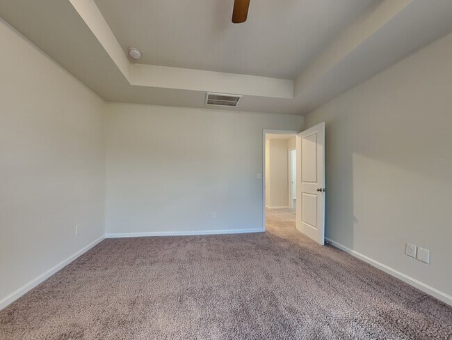 Building Photo - Coming Soon! Burnside Farms! Near USC, For...
