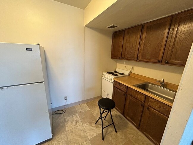 Interior Photo - 1029 E Knapp St