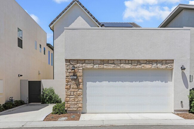 Building Photo - Elegant and Modern Living in Adagio in Cad...
