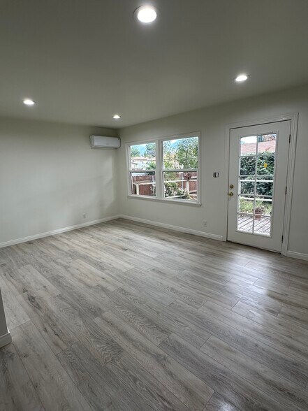 Primary Photo - 6634 Gaviota Ave