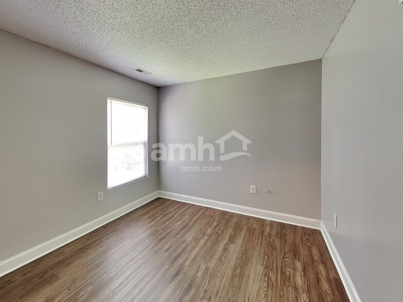 Building Photo - 312 Lameshur Ln