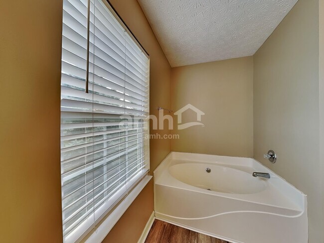 Building Photo - 357 Pinecrest Ct