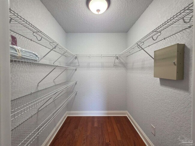Building Photo - 949 Osprey Ct
