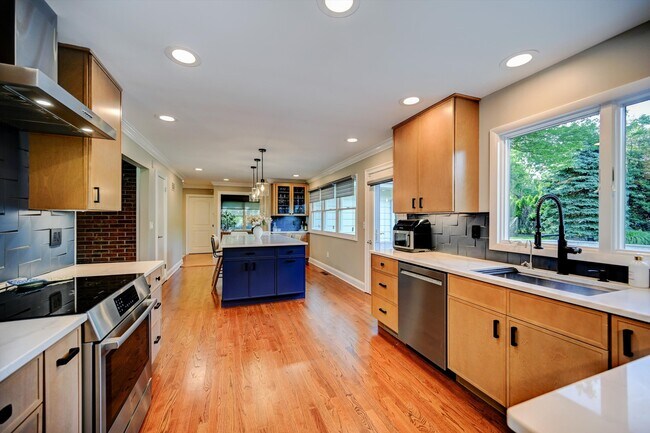 Building Photo - 117 Elm Ln