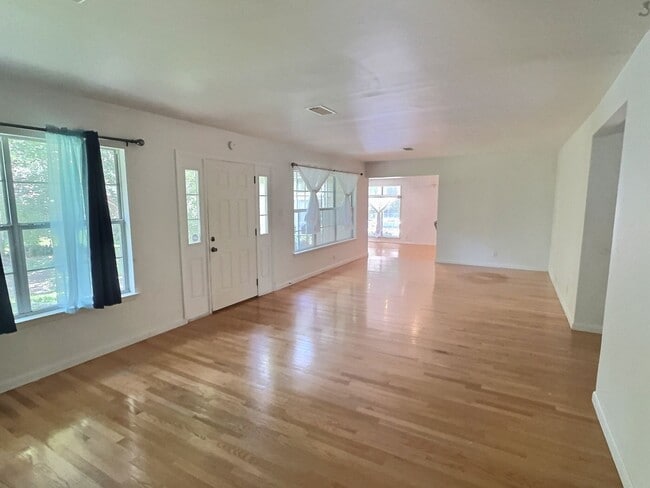 Building Photo - Spacious 4-Bedroom Home in the Desirable Gulf Hills Golf Course Community!