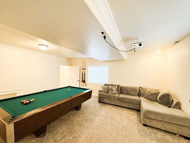 Building Photo - Beautiful Custom Home For Rent In Rexburg!