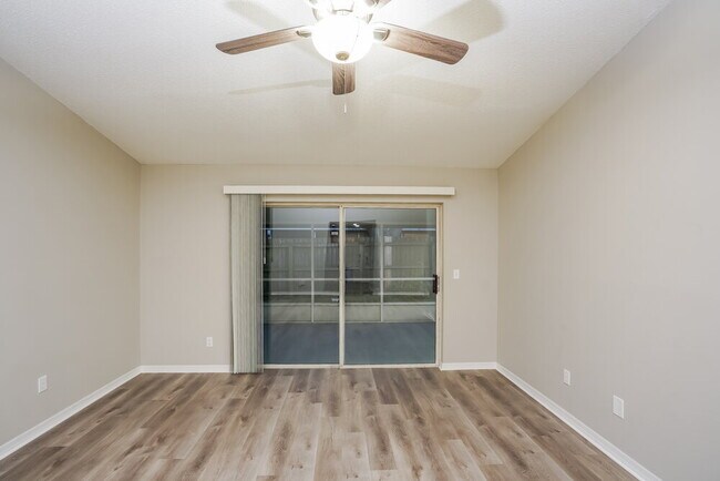 Building Photo - 5208 Oceanside Ct