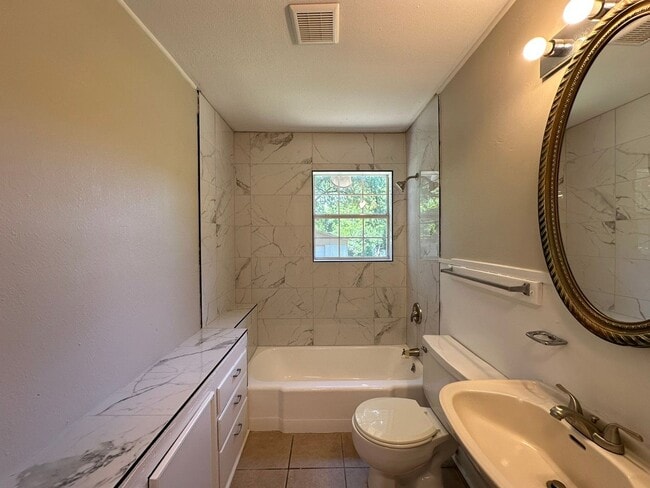 Building Photo - Delightful 2-bedroom, 1-bath home in Tyler!