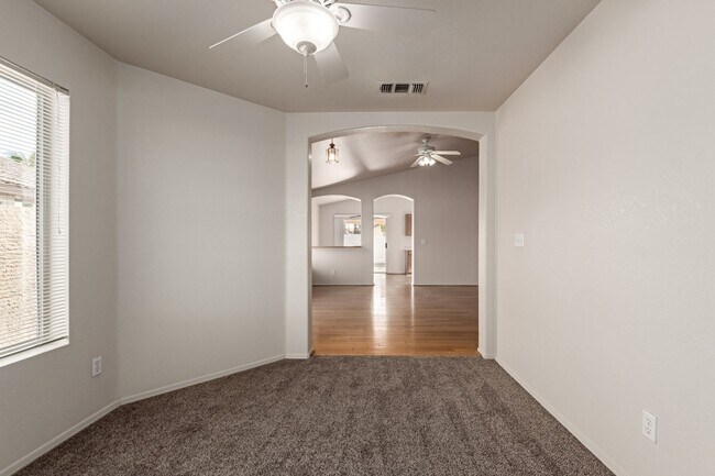 Building Photo - Beautiful Single-Level Home in Prime Locat...