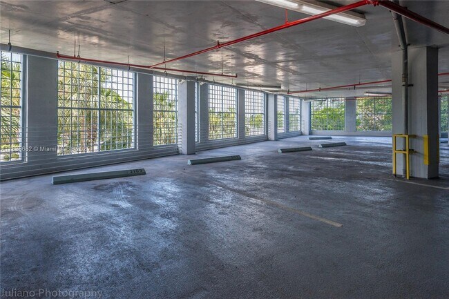 Building Photo - 601 NE 36th St