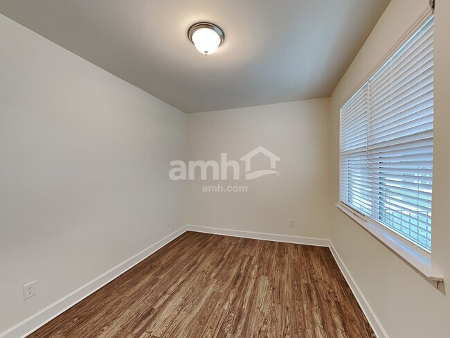 Building Photo - 5125 Canyon Creek Way