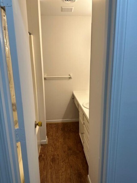 Building Photo - 415 N Oceana Blvd