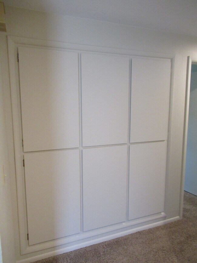 Building Photo - Great Three Bedroom Close South Salem