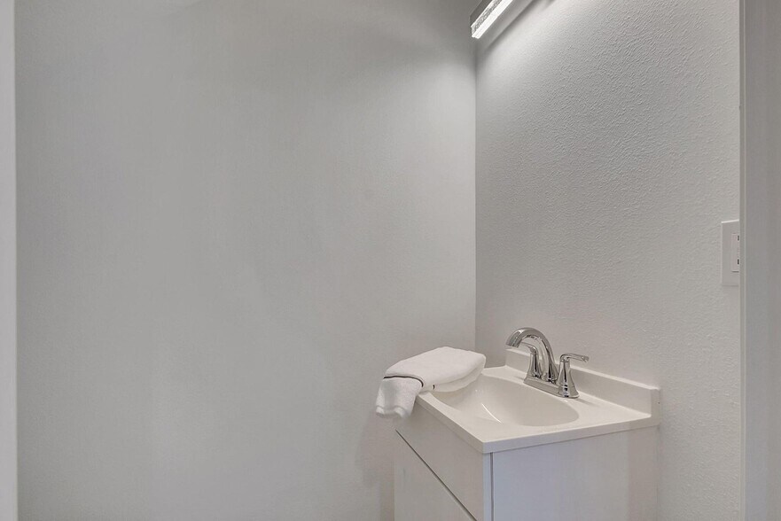 Building Photo - 3871 Patio Ct