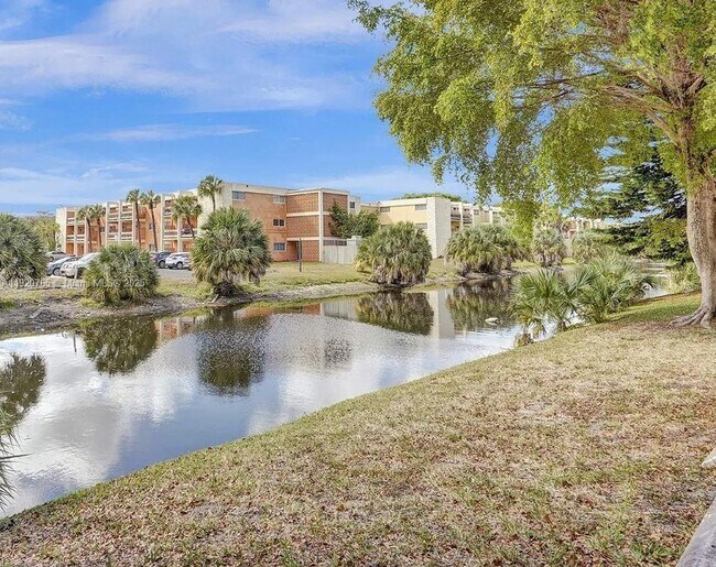 Building Photo - 4047 NW 16th St