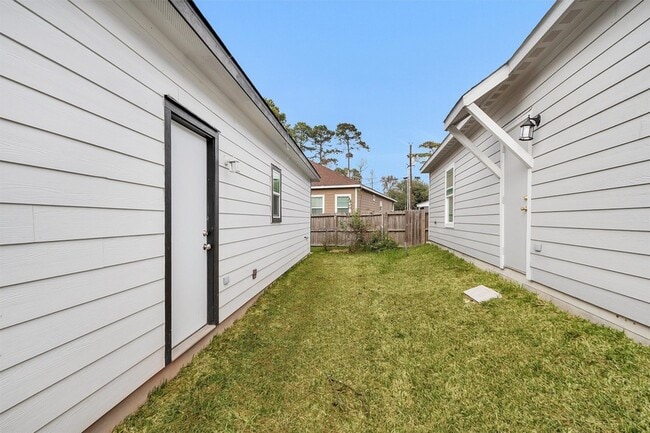 Building Photo - 16706 E Hammon