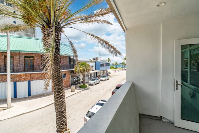Building Photo - Beachfront Bloo's -2 Units-Ocean View Balc...