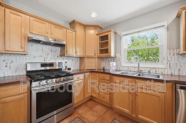 Building Photo - 6426 Carriage Dr