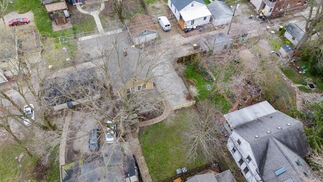Building Photo - Single-family historic home in West Central with porch and private courtyard.