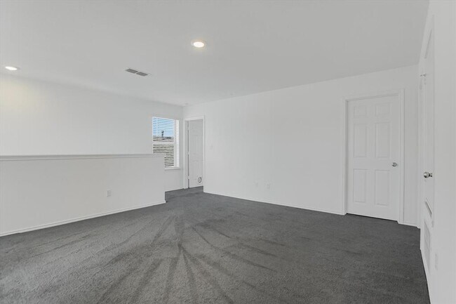 Building Photo - 661 Pickrell Lp