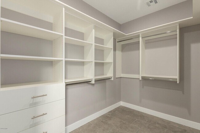 Building Photo - 2336 E Harvard St