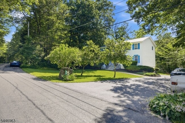 Building Photo - 2057 Lakeside Dr W