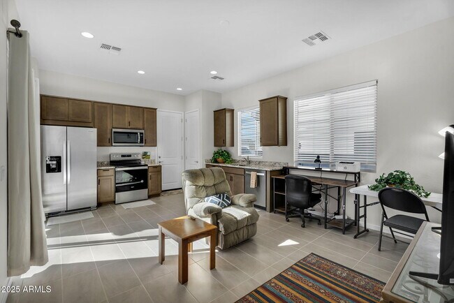 Building Photo - 866 W Flatiron Trl