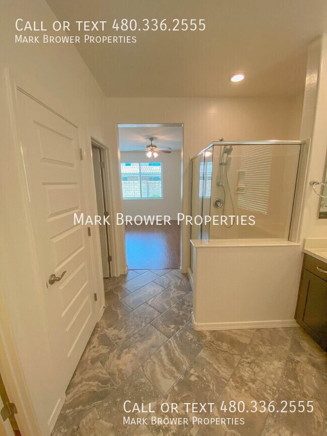 Building Photo - 3842 E Alfalfa Dr