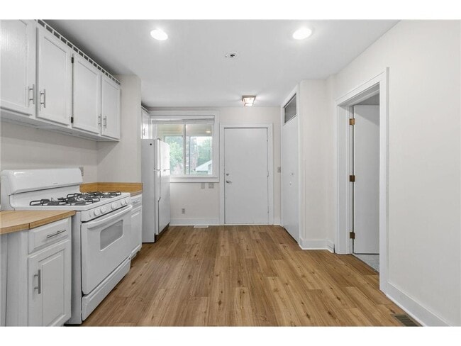 Building Photo - 2610 Dupont Ave S