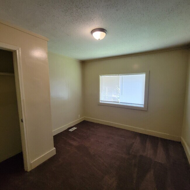 Building Photo - Christian Park 4BR/2BA House w/Garage!