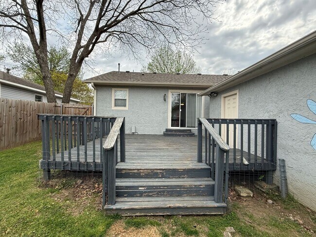 Building Photo - Welcome to your new charming 3-bedroom, 1.5-bath home in Broken Arrow close to Main Street!