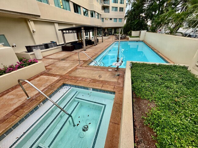 Building Photo - 1314 Kalakaua Ave